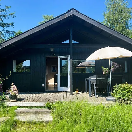 Сasa de vacaciones Black Wooden Near Forest And Melby