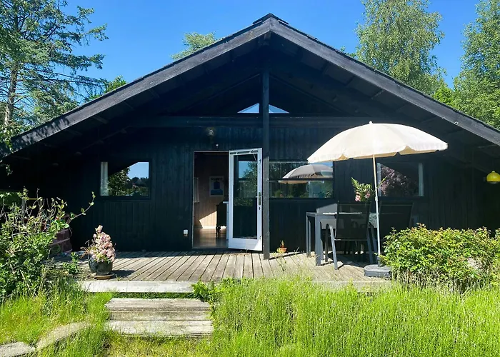 Feriehus Black Wooden Near Forest And Melby